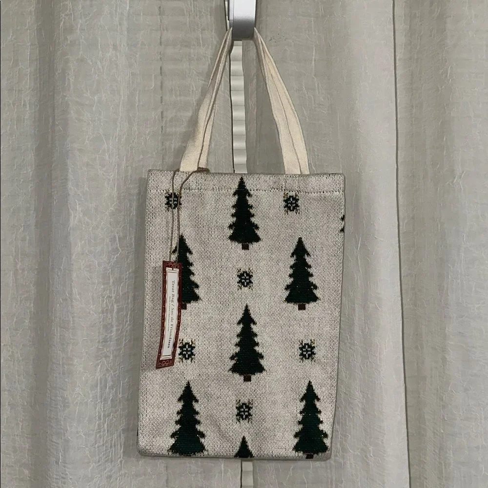 CT White Ivory Green Gold Christmas Tree Snowflake Knit Wine Gift Bag